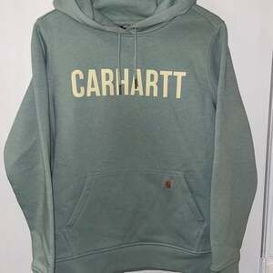 Carhartt Women's Relaxed Fit Midweight Logo Graphic Sweatshirt in Green